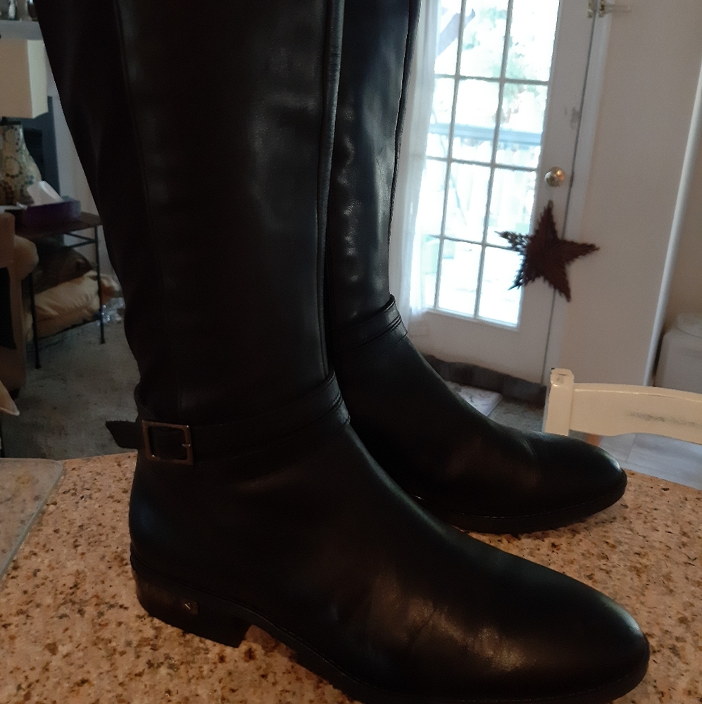 VINCE CAMUTO LEATHER BOOTS